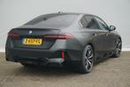 BMW 5 Serie Sedan 530e M Sport Pro Bowers & Wilkins / Drivin, Auto's, Te koop, Zilver of Grijs, 750 kg, Zwart