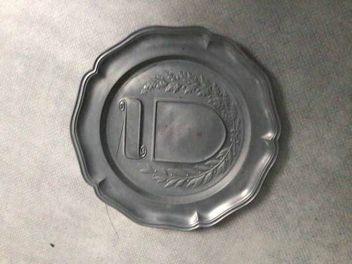 Tinnen bord en bekertje - 50 jaar huwelijk, Antiek en Kunst, Antiek | Tin, Ophalen of Verzenden