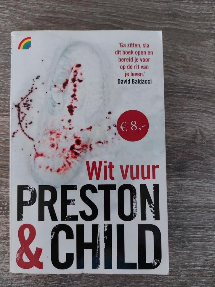 Douglas Preston en Lincoln Child - Wit vuur - Pendergast 13, Boeken, Thrillers, Zo goed als nieuw, Ophalen of Verzenden