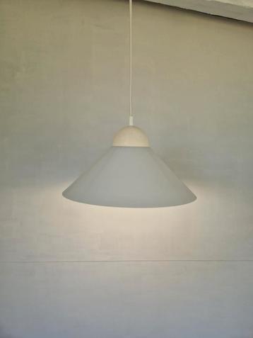 Deense vintage hanglamp design wit.  beschikbaar voor biedingen
