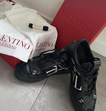 Valentino schoenen met bon en doos beschikbaar voor biedingen