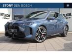 BMW iX xDrive60 M Sport / Panoramadak Sky Lounge / Trekhaak, Auto's, BMW, Automaat, Stoelverwarming, Bruin, IX