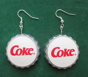1 pr oorbellen Coke cap dop kroonkurk. Coca-Cola.   beschikbaar voor biedingen