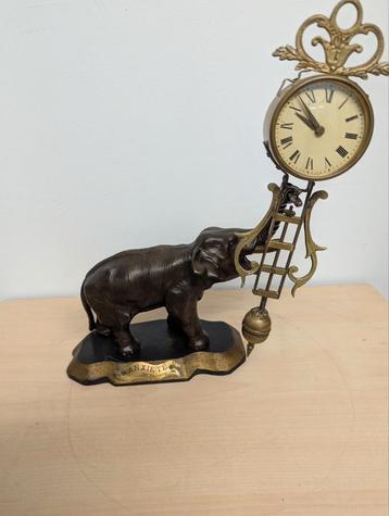 Mysterieus olifant  beschikbaar voor biedingen