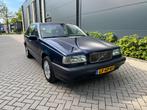 Volvo 850 2.0 uniek goed onderhouden youngtimer, Auto's, Volvo, Gebruikt, 1984 cc, Blauw, Leder en Stof