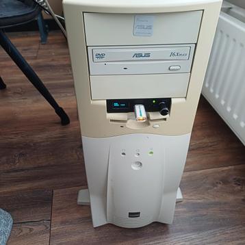 Retro Vintage PC met OS/2 v. 3 Windows 3.11 en Windows 95 beschikbaar voor biedingen