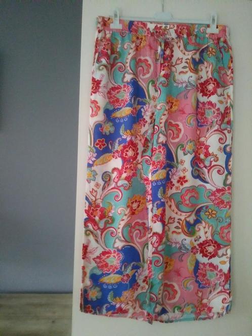 KLEURIGE EN FLEURIGE PANTALON, C&A, MAAT 42., Kleding | Dames, Broeken en Pantalons, Zo goed als nieuw, Maat 42/44 (L), Overige kleuren