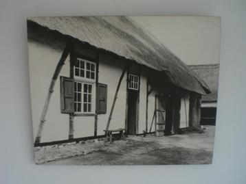 Grote zwart wit foto Kilbershoeve Meeuwen. Domein Bokrijk.   beschikbaar voor biedingen