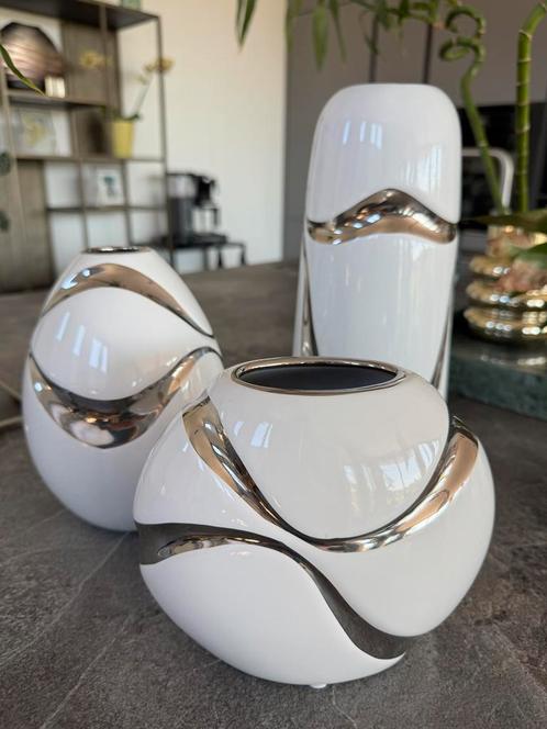 Mooie set vazen, Huis en Inrichting, Woonaccessoires | Vazen, Nieuw, Wit, Minder dan 50 cm, Aardewerk of Porselein, Ophalen of Verzenden
