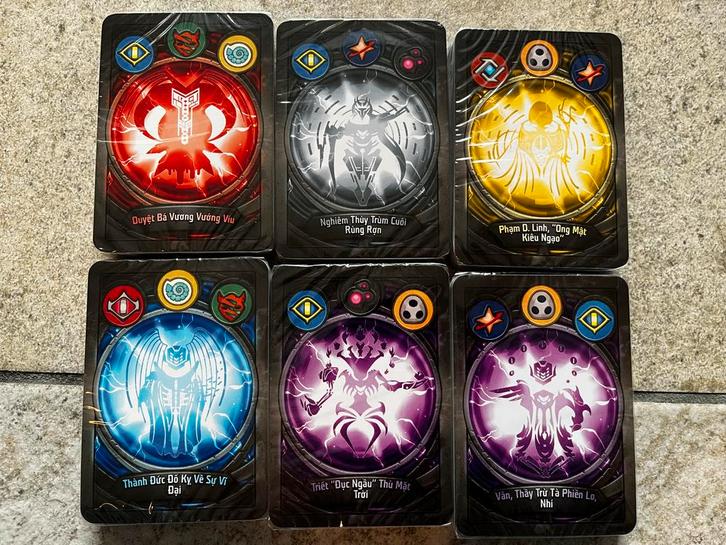 Keyforge - Vietnamees - Aember Skies & Prophetic Visions, Hobby en Vrije tijd, Verzamelkaartspellen | Magic the Gathering, Nieuw
