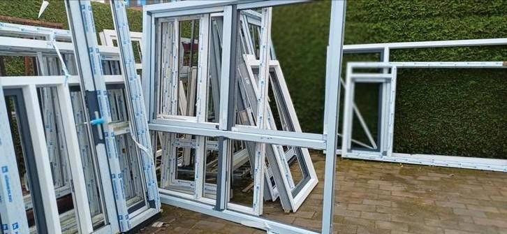 Kunststof kozijn met draaikiep 241cm breed x 226 cm hoog, Doe-het-zelf en Verbouw, Kozijnen en Schuifpuien, Zo goed als nieuw