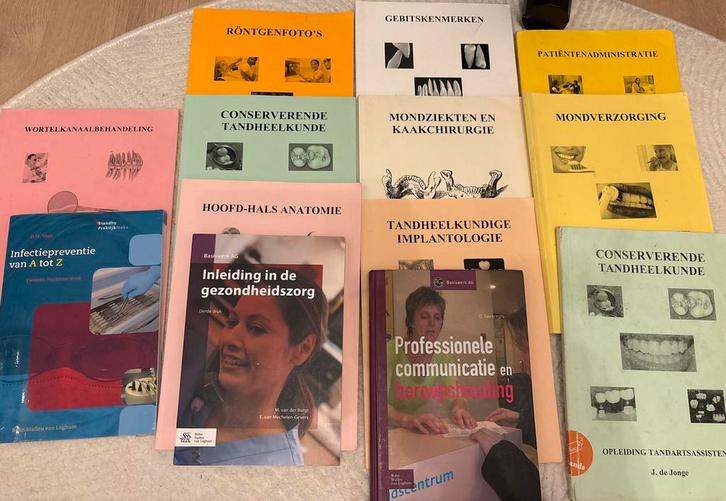 Opleiding tot tandartsassistente - Boekenpakket, Boeken, Studieboeken en Cursussen, Gelezen, MBO, Beta, Ophalen of Verzenden