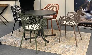 Inklapbare ronde kunststof tafel beschikbaar voor biedingen