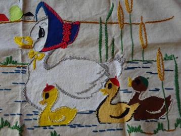 Vintage wanddoek met vilt applicatie eendjes  beschikbaar voor biedingen