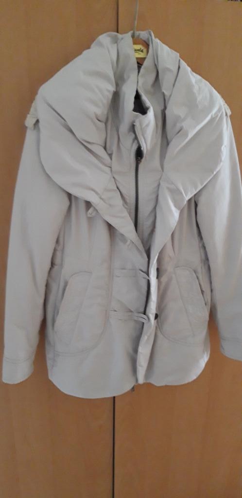 Mooie lichtgekleurde jas in maat 36, Kleding | Dames, Jassen | Winter, Zo goed als nieuw, Maat 36 (S), Ophalen of Verzenden