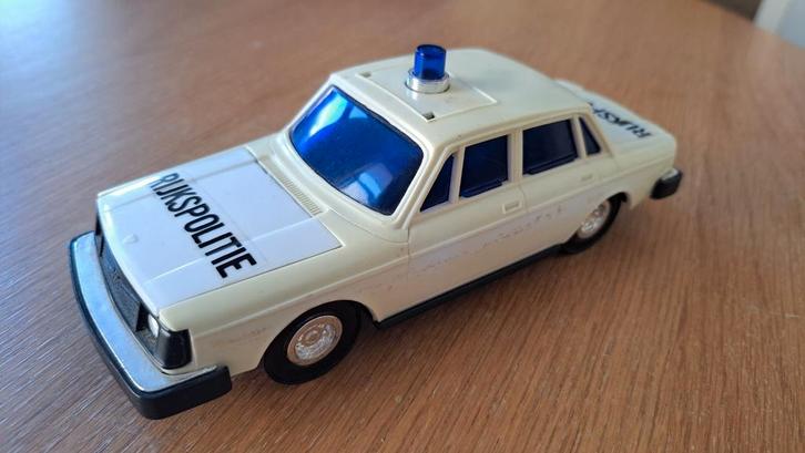 Volvo 244 240 politieauto's rijkspolitie schaal circa 1:25, Hobby en Vrije tijd, Modelauto's | 1:24, Gebruikt, Overige merken