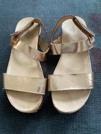 Goudkleurige sandalen - Zara - maat 39 - dikke zool, Overige kleuren, Zara, Zo goed als nieuw, Sandalen of Muiltjes