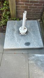 Zwaar granieten parasolvoet grijs op nieuwe wieltjes., Ophalen, Gebruikt, Minder dan 1 meter, Parasolvoet