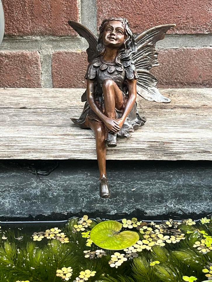 Bronzen Elfje met Groene Patina - 16cm, Tuin en Terras, Tuinbeelden, Zo goed als nieuw, Engelenbeeld, Metaal, Ophalen of Verzenden