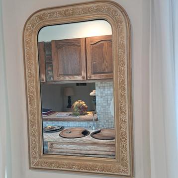 Mooie Spiegel met Ornamenten beschikbaar voor biedingen