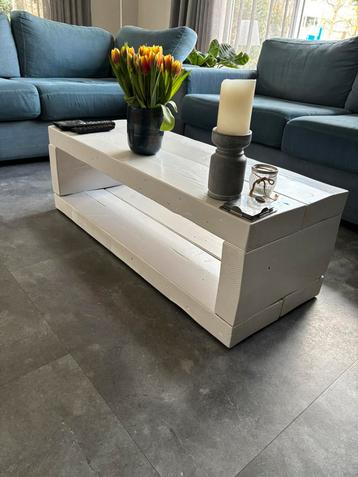 Te koop - stoere salontafel / TV meubel / Sidetable beschikbaar voor biedingen