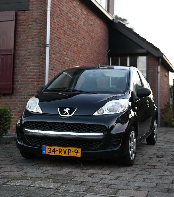 Peugeot 107 1.0 12V 5DR 2011 Zwart, Auto's, Peugeot, Particulier, Benzine, A, Hatchback, Handgeschakeld, Origineel Nederlands