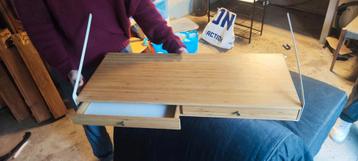 IKEA Bureautje met Plank en Beugels beschikbaar voor biedingen