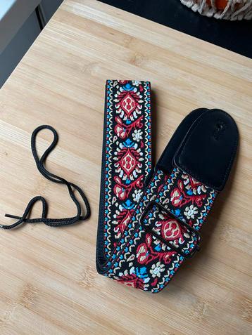 Gitaarband / Riem - Rood beschikbaar voor biedingen