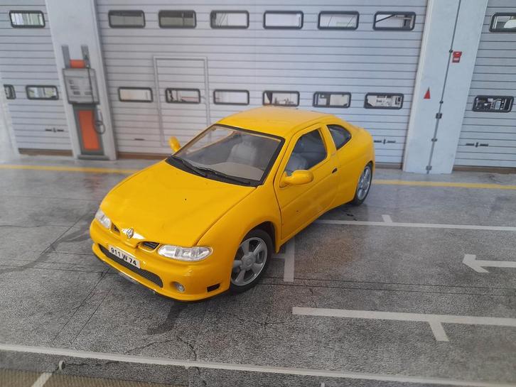 RENAULT MEGANE COUPE   1:18, Hobby en Vrije tijd, Modelauto's | 1:18, Gebruikt, Auto, Ophalen of Verzenden