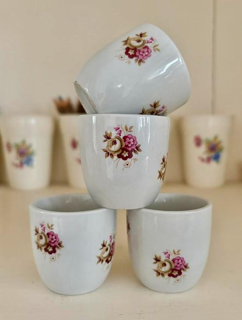 4 vintage engelse eierdopjes bloemetjes roosjes, Antiek en Kunst, Antiek | Servies los, Ophalen of Verzenden