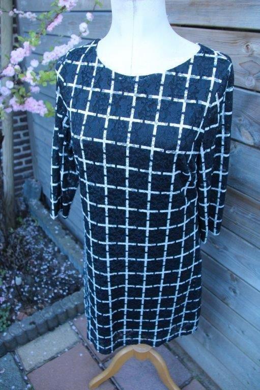 Jurk zwart/ wit kant Vegas mt M Vaste prijs, Kleding | Dames, Jurken, Zo goed als nieuw, Maat 38/40 (M), Zwart, Knielengte, Ophalen of Verzenden