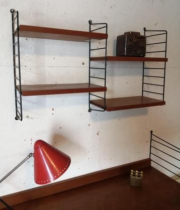 Retro Nisse String wandrekje, jaren 60 wandrek, boekenrek beschikbaar voor biedingen