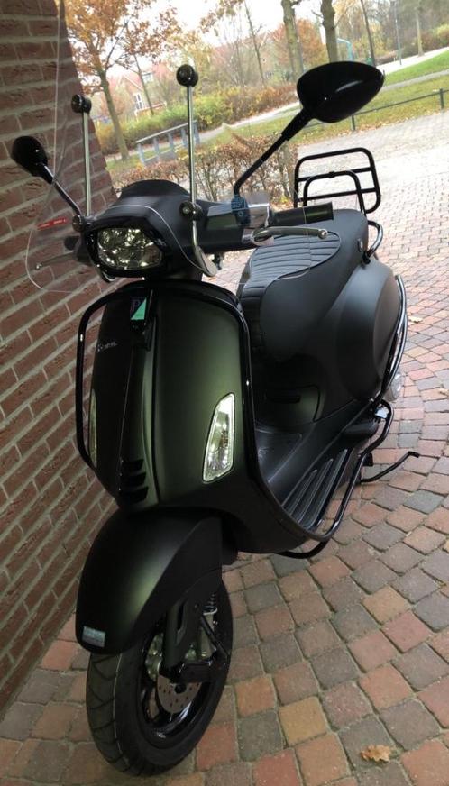 Vespa Sprint E4 Notte Mat Zwart, Fietsen en Brommers, Snorfietsen en Snorscooters, Zo goed als nieuw, Vespa, Benzine, Ophalen