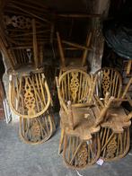 Oude houten stoelen, Ophalen