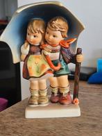 Goebel hummel 71 onder moeders paraplu, Verzamelen, Beelden en Beeldjes, Ophalen of Verzenden, Zo goed als nieuw, Hummel