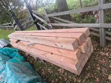 Partij 20 Douglas geschaafde balken 14 x 14 x 400 cm beschikbaar voor biedingen