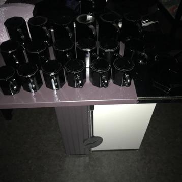 Zwarte servies set beschikbaar voor biedingen