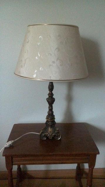 Messing(?) tafel-schemerlamp met kap beschikbaar voor biedingen