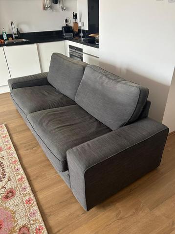 Grijze 2-zits bank - Gratis af te halen!