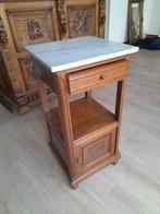 Antiek nachtkastje met marmeren blad, Huis en Inrichting, Slaapkamer | Nachtkastjes, Ophalen, Gebruikt, Minder dan 45 cm, 70 cm of meer