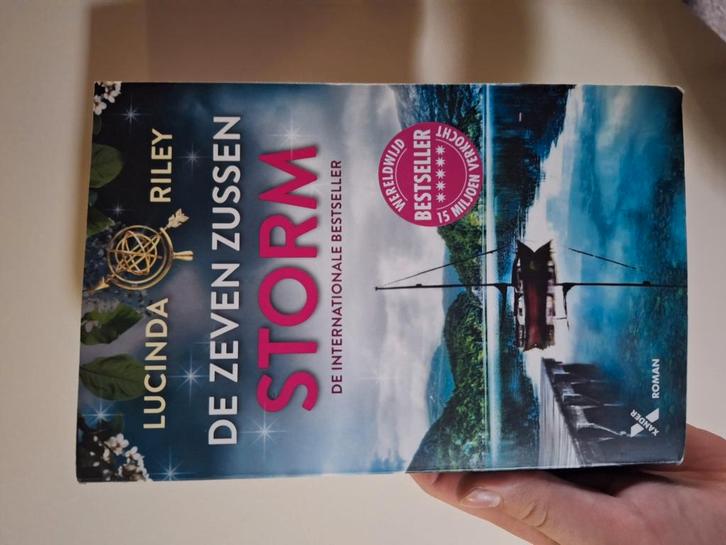Lucinda Riley - Storm, Boeken, Literatuur, Zo goed als nieuw, Ophalen of Verzenden