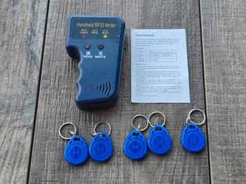Handheld RFID Schrijver / uitlezer 125kHz + 5 Tags beschikbaar voor biedingen