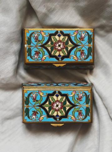 Vintage messing doosjes beschikbaar voor biedingen