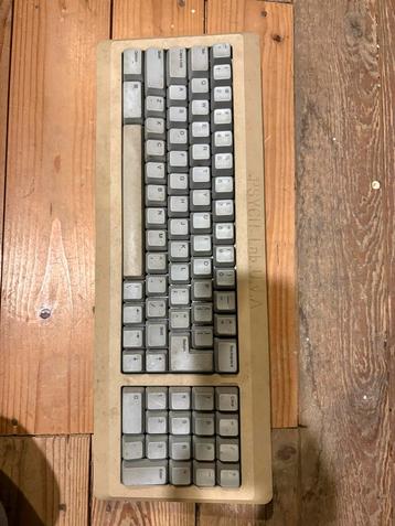 Apple keyboard M0110A beschikbaar voor biedingen