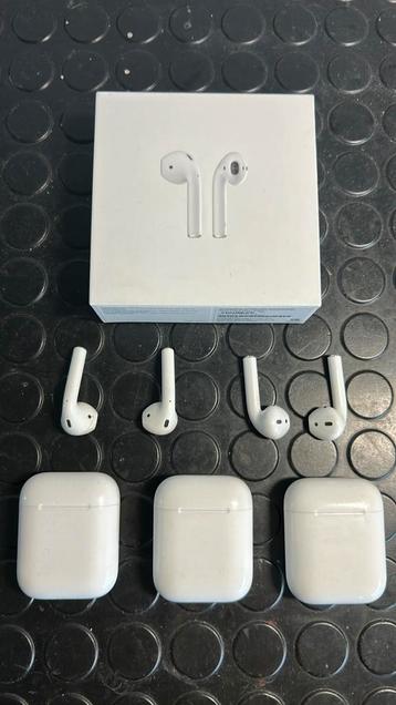 Apple Airpods + cases origineel 1e en 2e generatie beschikbaar voor biedingen