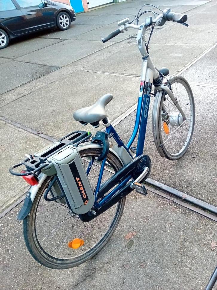 Giant elektrische 26 inch , 8 versnelling, 30 km, Fietsen en Brommers, Fietsen | Dames | Damesfietsen, Zo goed als nieuw, Giant