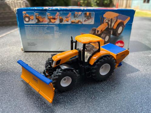 New Holland T 7070 tractor Schmidt sneeuwschuif Siku 2940, Hobby en Vrije tijd, Modelauto's | 1:50, Nieuw, Hijskraan, Tractor of Landbouw
