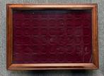 Vitrine box voor coins of herdenkingsmunten 50 stuks, Ophalen of Verzenden, Overige soorten, Nederland, Overige typen
