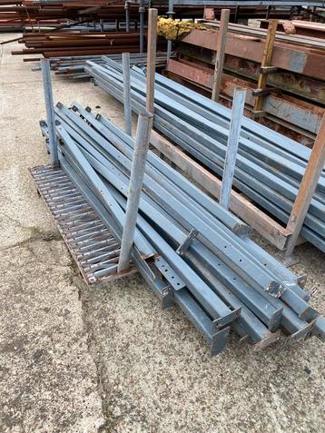 STALEN KOKERS 5X5 (+/- 2,4m & 5,1m) 3MM DIK beschikbaar voor biedingen