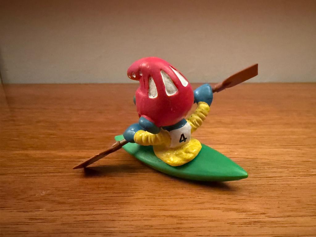 Kayak Smurf – met zwarte 4 als rugnummer, Verzamelen, Smurfen, Gebruikt, Poppetje, Figuurtje of Knuffel, Overige Smurfen, Ophalen of Verzenden